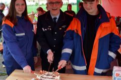 8-Die-Feierlichkeiten-moegen-beginnen-2024_04_27-Schluesseluebergabe-Jugendfeuerwehr-kjb-0078-1