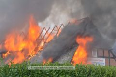 2022_09_29-Vollbrand-in-handwerklichem-Betrieb-kjb-003w
