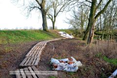 29.12.2023-umgestuerzten-Baum-und-der-Sicherungsmassnahme-in-der-Horstedter-Dorfstrasse-kjb-0001w