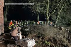 29.12.2023-umgestuerzten-Baum-und-der-Sicherungsmassnahme-in-der-Horstedter-Dorfstrasse-kjb-0033w