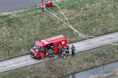 30.12.2023-Inschede-Sickerwasser-wurde-in-einem-Graben-hochgedrueckt-kjb-0002w