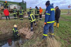 30.12.2023-Inschede-Sickerwasser-wurde-in-einem-Graben-hochgedrueckt-kjb-0003w
